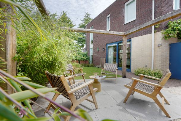 Lounge zitje in sfeervolle tuin