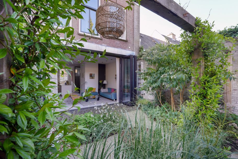 Doorkijk in de tuin